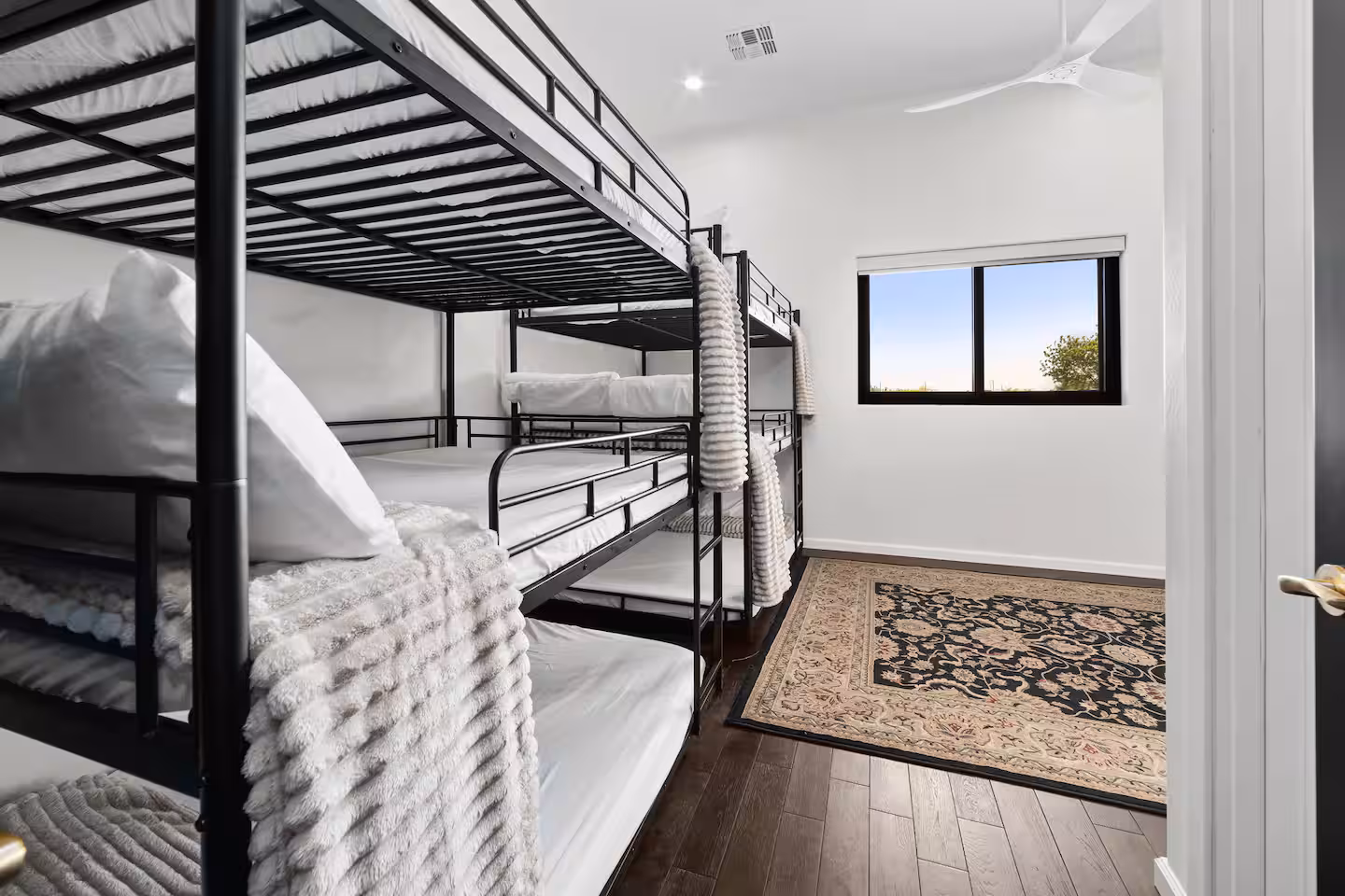 Gilbert Grand Private, bedroom A