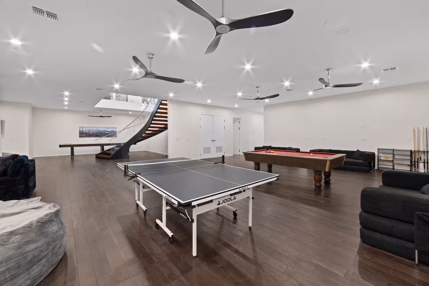 Gilbert Grand Private, rumpus room