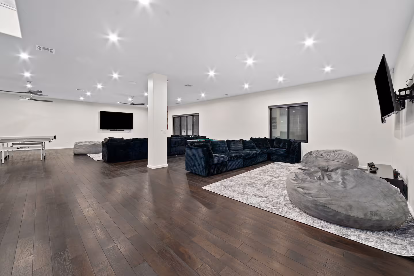 Gilbert Grand Private, rumpus room