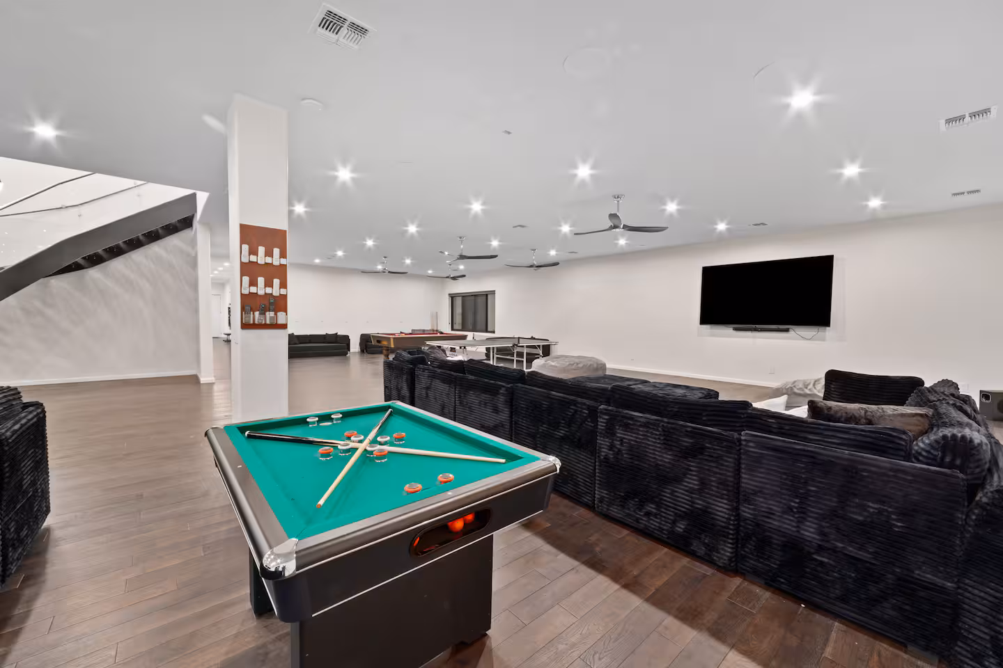 Gilbert Grand Private, rumpus room
